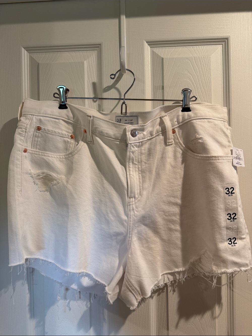 GAP White Frayed Hem Ultrasoft Denim Shorts — Size 14 (32)